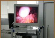 腔镜微创手术中，主刀医师可以通过电脑屏幕清楚地看到手术视野，极大的提高了手术成功率和安全性