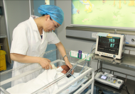 多功能心电监护仪，便于观察和及时发现宝宝身体微细体征变化，给予优质、安全的监测保障