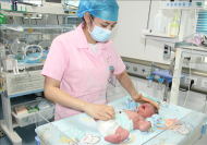 新生儿辐射抢救台，适合新生儿抢救的环境和多种报警与显示功能，精度高，温度波动小