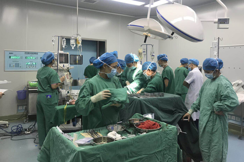 产后大出血命悬一线 医生全力抢救6小时母婴平安